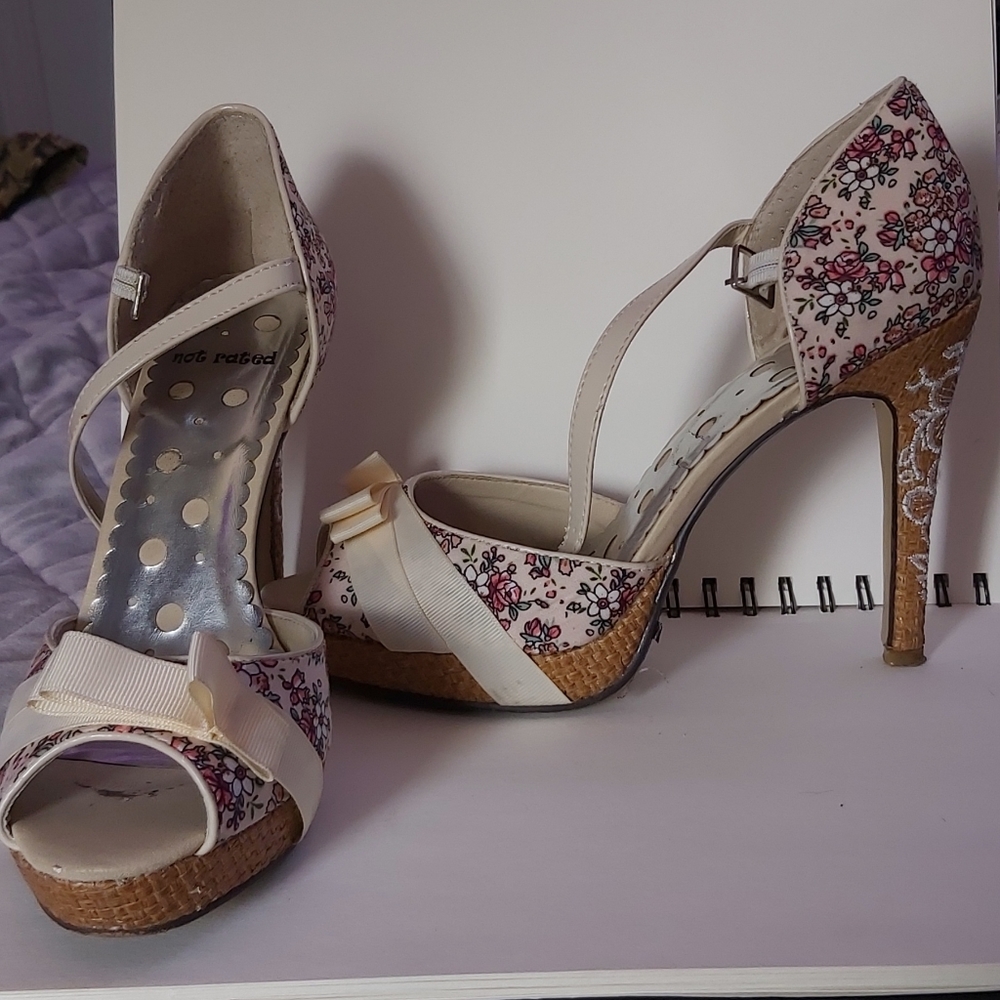 Not rated 70's floral woven heels